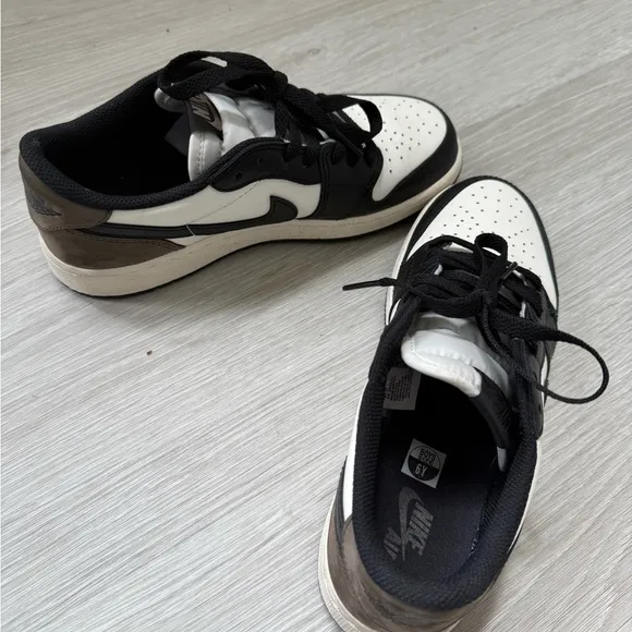 Nike Kids Shoes Black and White