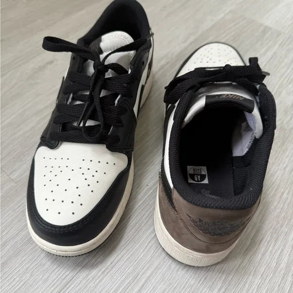 Nike Kids Shoes Black and White