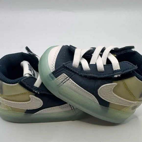 Nike Kids Shoes - Navy and Neon