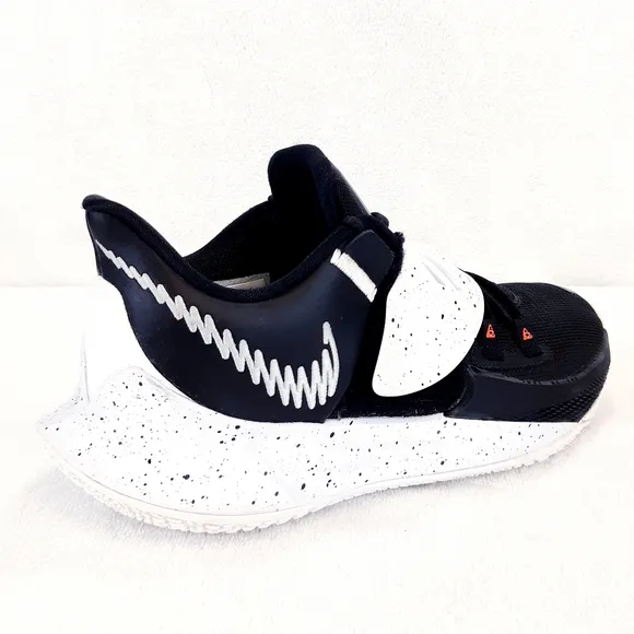NIKE KYRIE LOW 3 TB BASKETBALL SHOES
