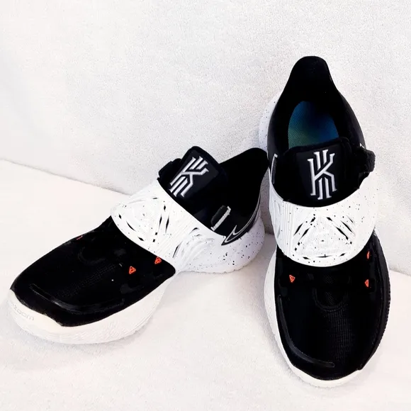 NIKE KYRIE LOW 3 TB BASKETBALL SHOES