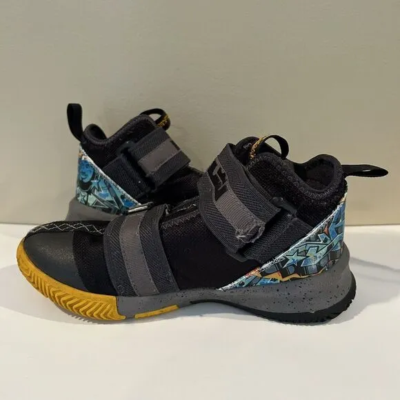 Nike LeBron Soldier 13 Boys 4Y Basketball Shoes Black Graffiti Blue Strap King‎