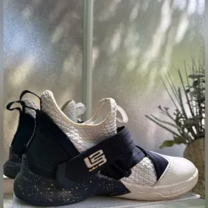 Nike Lebron Soldier Witness 12 Men’s size 6.5 athlethic shoes