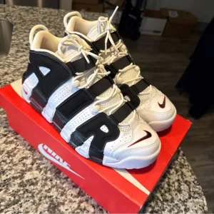 Nike mens Air More Uptempo Black and White Shoes