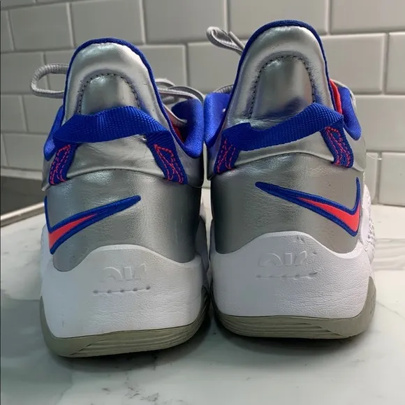 Nike mens Gray and Blue Athletic Shoes size 9
