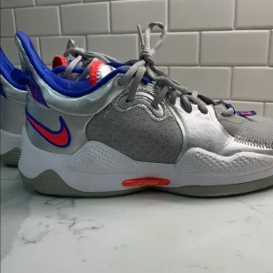Nike mens Gray and Blue Athletic Shoes size 9