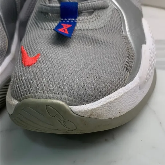 Nike mens Gray and Blue Athletic Shoes size 9