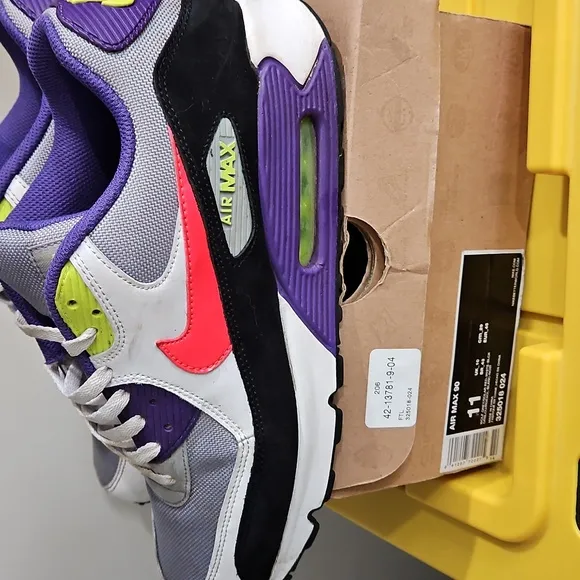 Nike MENS SZ 11  Air Max Shoes - Gray and Purple Used. Comes With Box