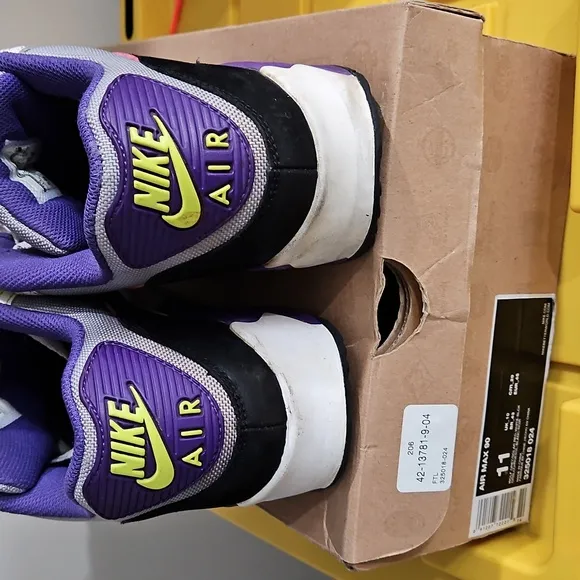 Nike MENS SZ 11  Air Max Shoes - Gray and Purple Used. Comes With Box