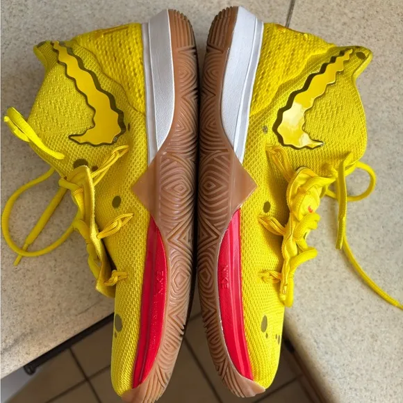 NIKE SpongeBob Discontinued Yellow  Sneakers Mint Condition Kids 6.5Y or Women 8