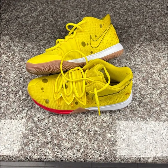 NIKE SpongeBob Discontinued Yellow  Sneakers Mint Condition Kids 6.5Y or Women 8