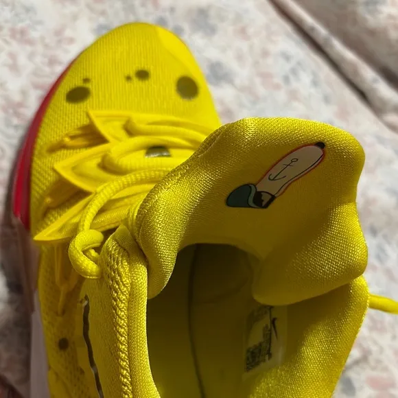 NIKE SpongeBob Discontinued Yellow  Sneakers Mint Condition Kids 6.5Y or Women 8