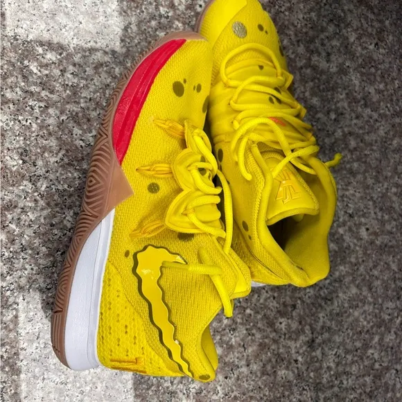 NIKE SpongeBob Discontinued Yellow  Sneakers Mint Condition Kids 6.5Y or Women 8