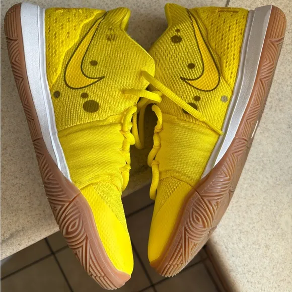 NIKE SpongeBob Discontinued Yellow  Sneakers Mint Condition Kids 6.5Y or Women 8