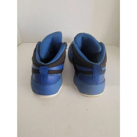 Nike Team Hustle D8 Big Boy's Blue Basketball Athletic Shoes Size 10.5