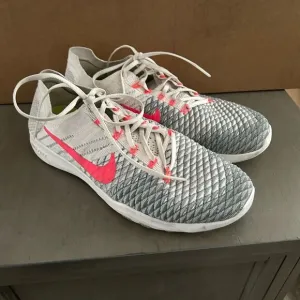 Nike training athletic shoes 9