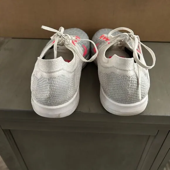 Nike training athletic shoes 9
