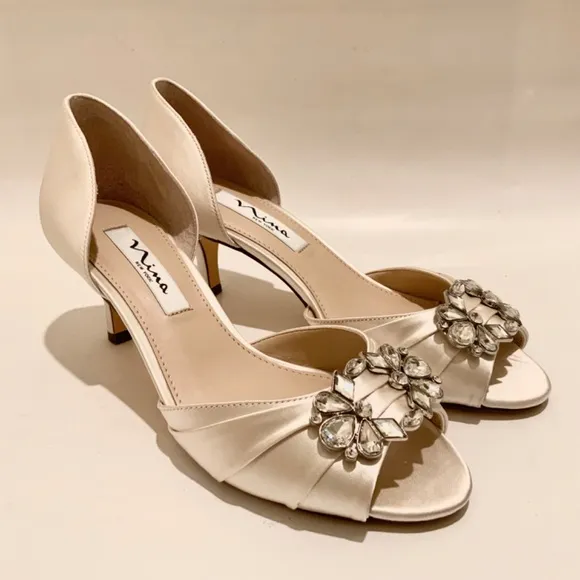 NINA CHARISA IVORY SATIN CRYSTAL Kitten Heel Pumps, Wedding Bridal Dress Shoes 7