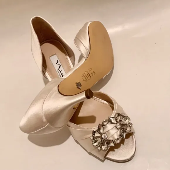 NINA CHARISA IVORY SATIN CRYSTAL Kitten Heel Pumps, Wedding Bridal Dress Shoes 7