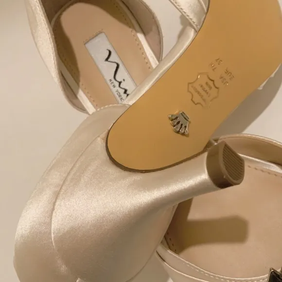 NINA CHARISA IVORY SATIN CRYSTAL Kitten Heel Pumps, Wedding Bridal Dress Shoes 7