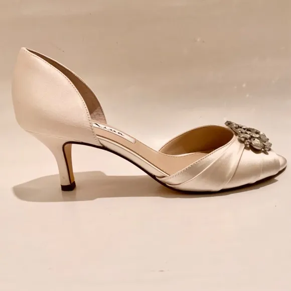 NINA CHARISA IVORY SATIN CRYSTAL Kitten Heel Pumps, Wedding Bridal Dress Shoes 7