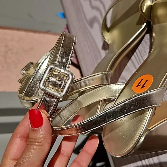 Nine west gold milday heele sandals size 11
