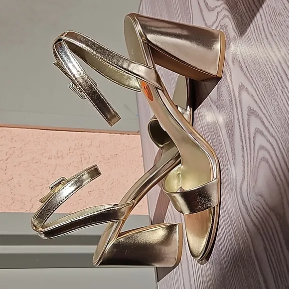 Nine west gold milday heele sandals size 11