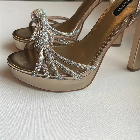Nine West Wowzz3 Gold Faux Leather Buckle Platform Heels NEW