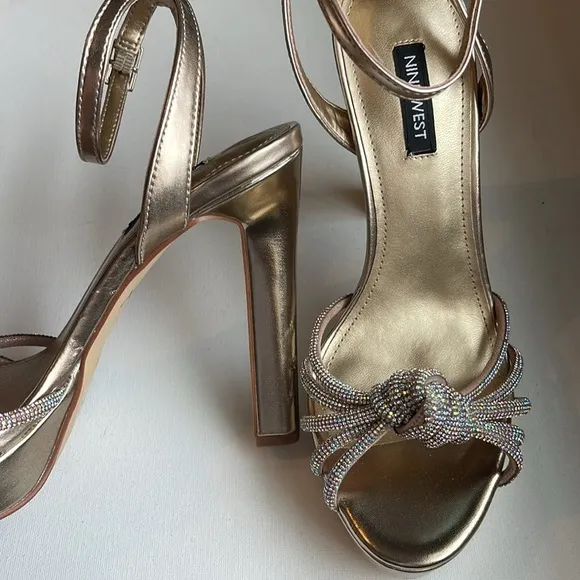 Nine West Wowzz3 Gold Faux Leather Buckle Platform Heels NEW