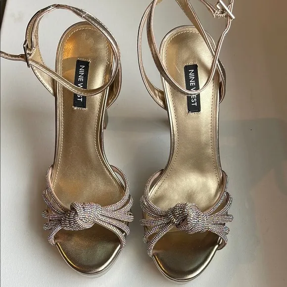 Nine West Wowzz3 Gold Faux Leather Buckle Platform Heels NEW