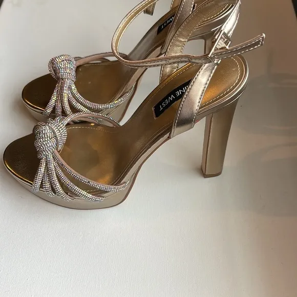 Nine West Wowzz3 Gold Faux Leather Buckle Platform Heels NEW