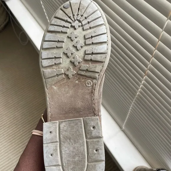 Now, made in Italy, these are AMAZING 🤩😻. I get compliments All the time. Suede