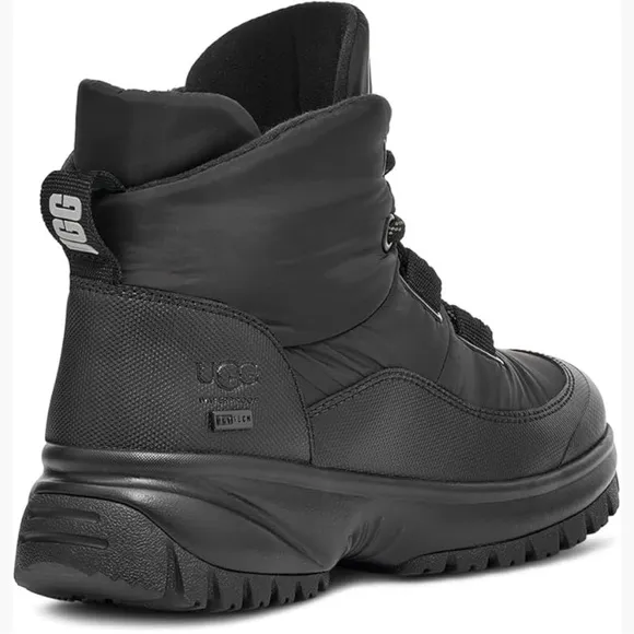 NWOB $160 UGG Womens Yose Puffer Lace Boot