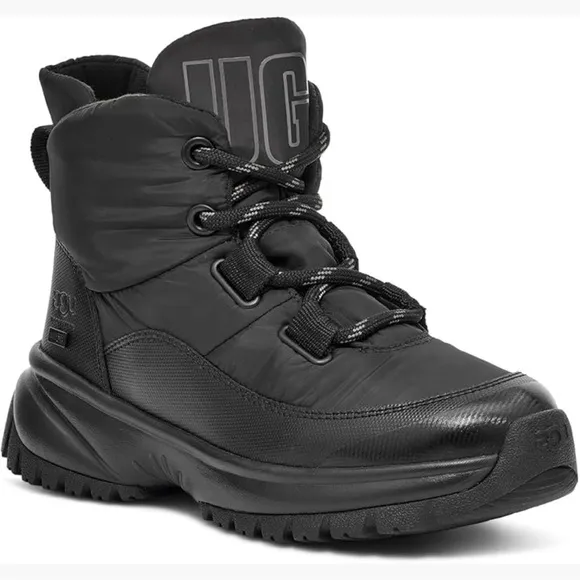 NWOB $160 UGG Womens Yose Puffer Lace Boot