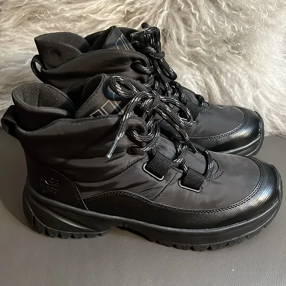 NWOB $160 UGG Womens Yose Puffer Lace Boot