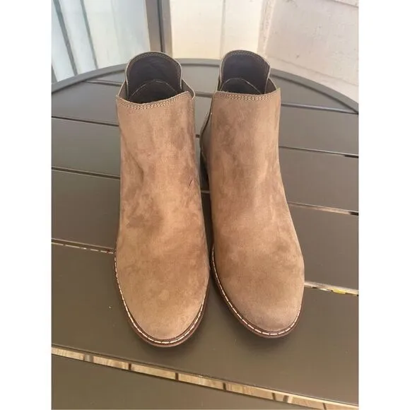 NWOB Cynthia Rowley Ankle Boots Brown Size 7.5 M Festival