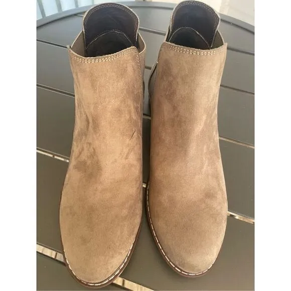 NWOB Cynthia Rowley Ankle Boots Brown Size 7.5 M Festival