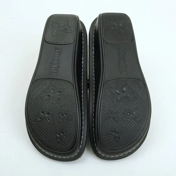 NWOT Alegria Deliah Navy Swish Shoes
