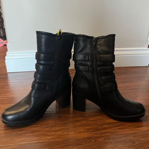 NWOT Baretraps Gaia Women's Black Leather Ankle Boots-Size 6