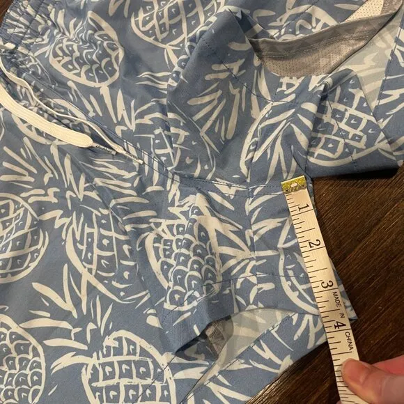 NWOT Chubbies Sz L The Thigh-Napples 4&quot; Lined Classic Swim Trunk Blue Pineapples