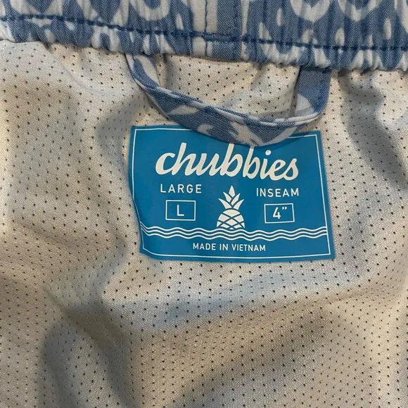 NWOT Chubbies Sz L The Thigh-Napples 4&quot; Lined Classic Swim Trunk Blue Pineapples