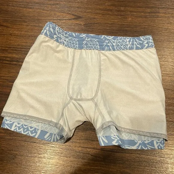 NWOT Chubbies Sz L The Thigh-Napples 4&quot; Lined Classic Swim Trunk Blue Pineapples