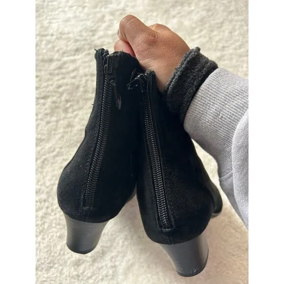 NWOT Clarks Ankle Boots In The Color Black Size 6.5