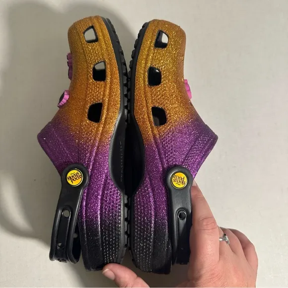 NWOT Crocs Disney Hocus Pocus Limited Edition Shoes Glitter Purple Orange‎ W8 M6