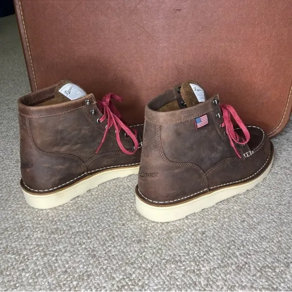 NWOT Danner Bull Run Moc Toe boots