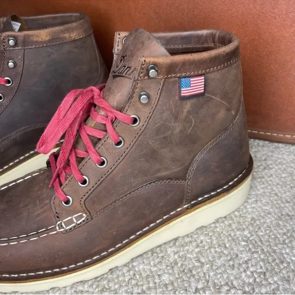 NWOT Danner Bull Run Moc Toe boots