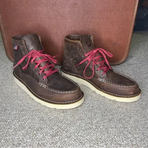 NWOT Danner Bull Run Moc Toe boots