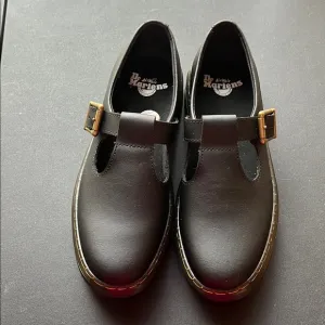 NWOT Dr. Martens Black Leather Mary Jane Shoes Size 8