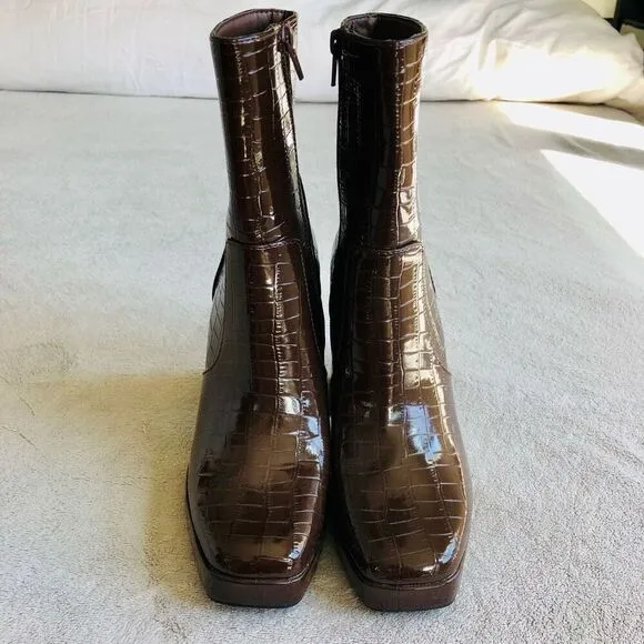 NWOT Forever21 Faux Alligator Print Platform Ankle Boots