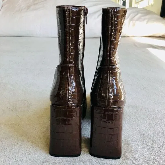 NWOT Forever21 Faux Alligator Print Platform Ankle Boots